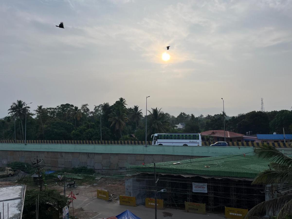 Solomon Apartments,Alappuzha Beach. المظهر الخارجي الصورة