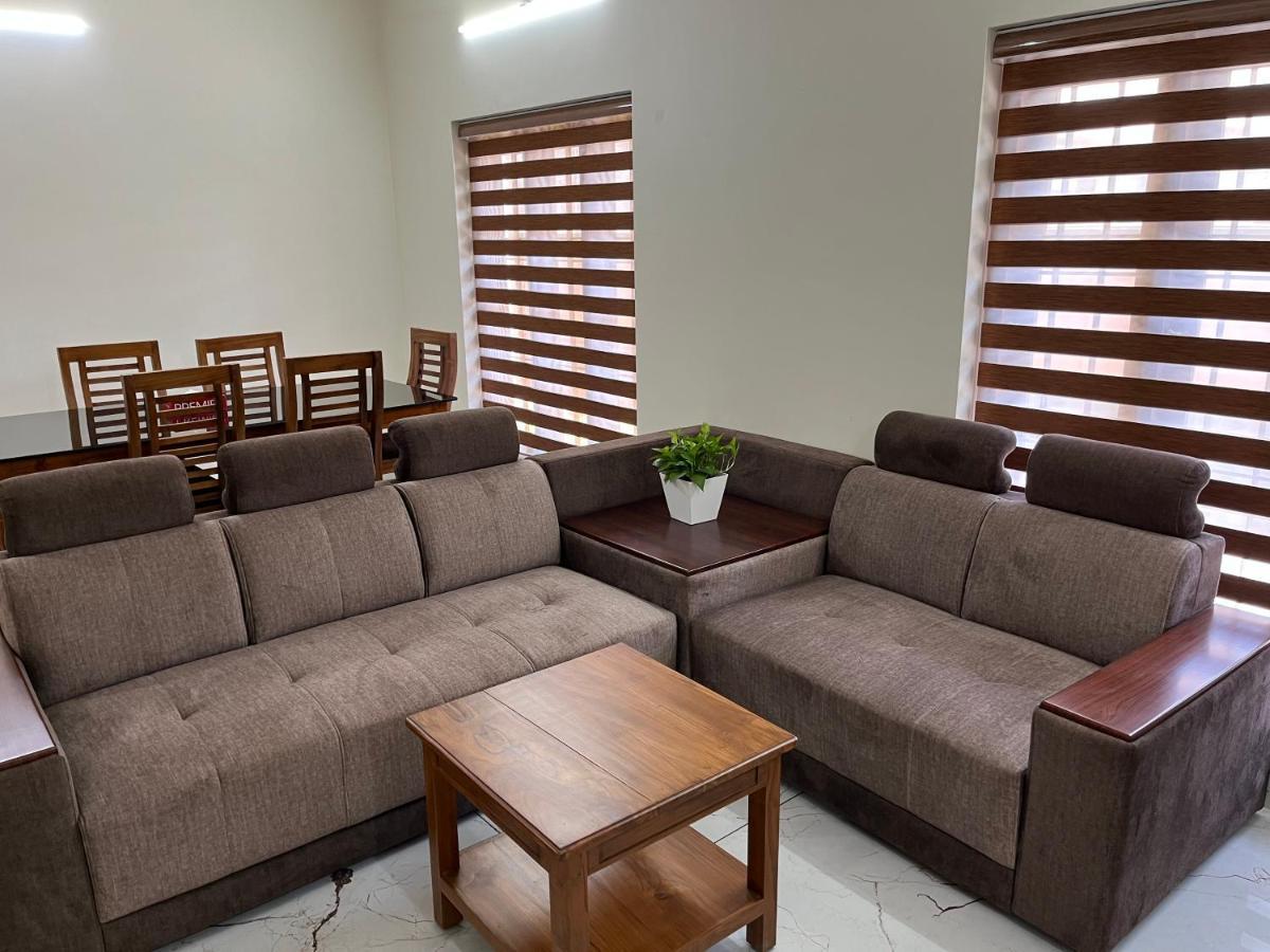 Solomon Apartments,Alappuzha Beach. المظهر الخارجي الصورة