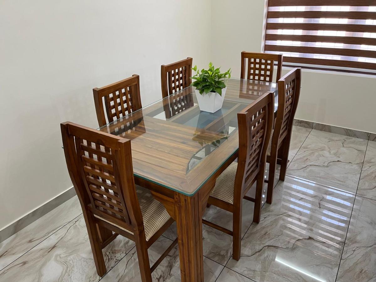 Solomon Apartments,Alappuzha Beach. المظهر الخارجي الصورة